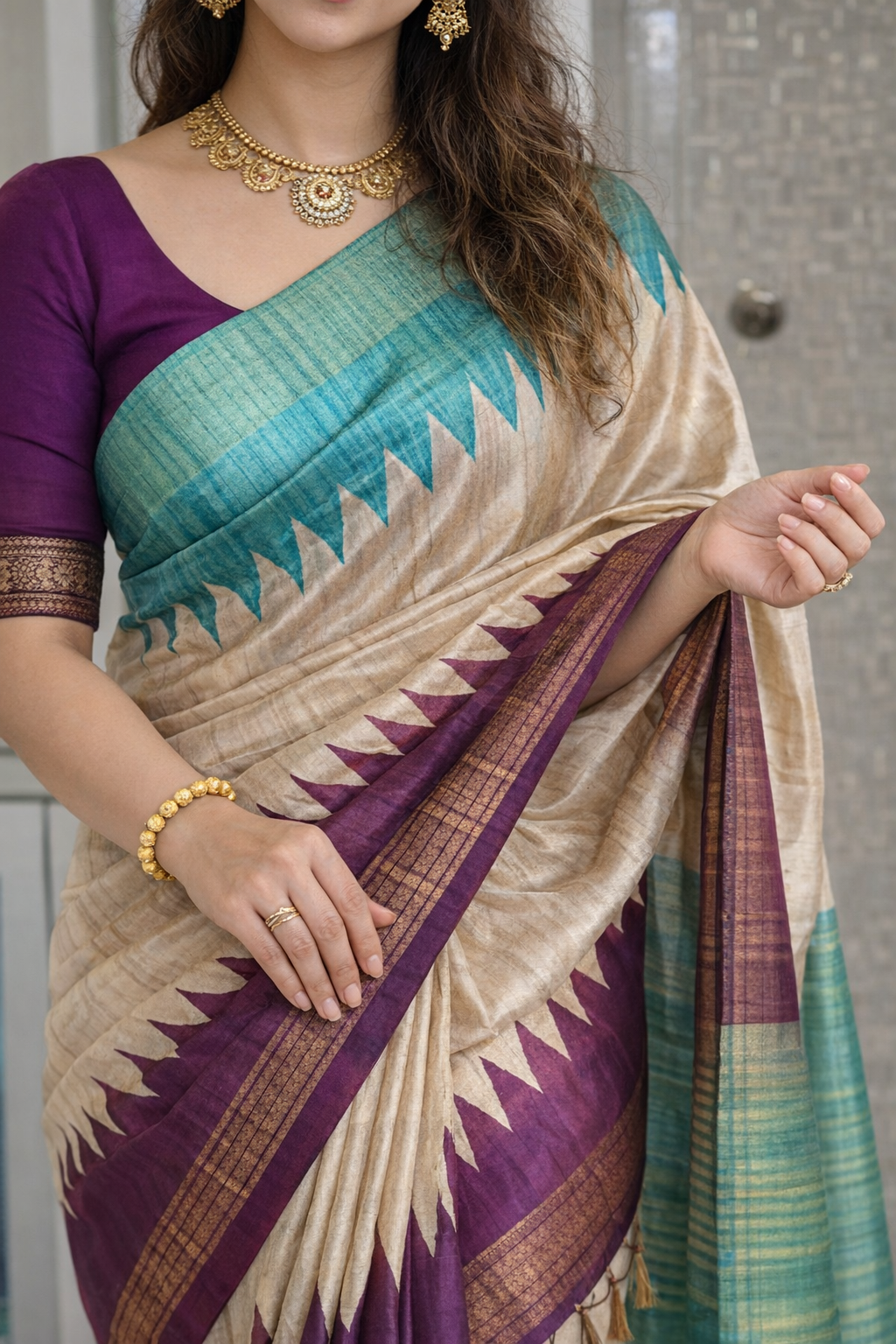 Elegant Tussar Silk Saree with Zig-Zag Border & Contrast Pallu