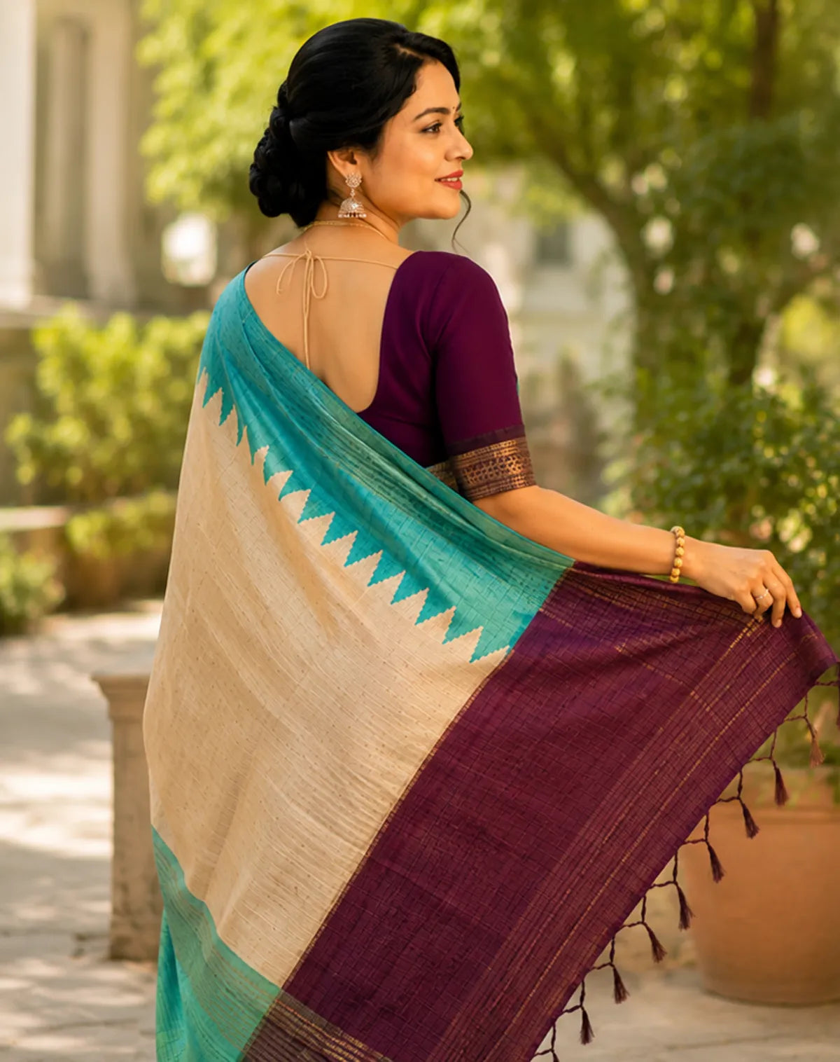 Elegant Tussar Silk Saree with Zig-Zag Border & Contrast Pallu